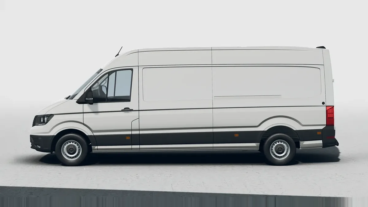 Volkswagen Crafter 35 Furgón BL TA L4H3 2.0 TDI 103kW (140CV) - ISOTERMO en renting en Málaga — Trasera